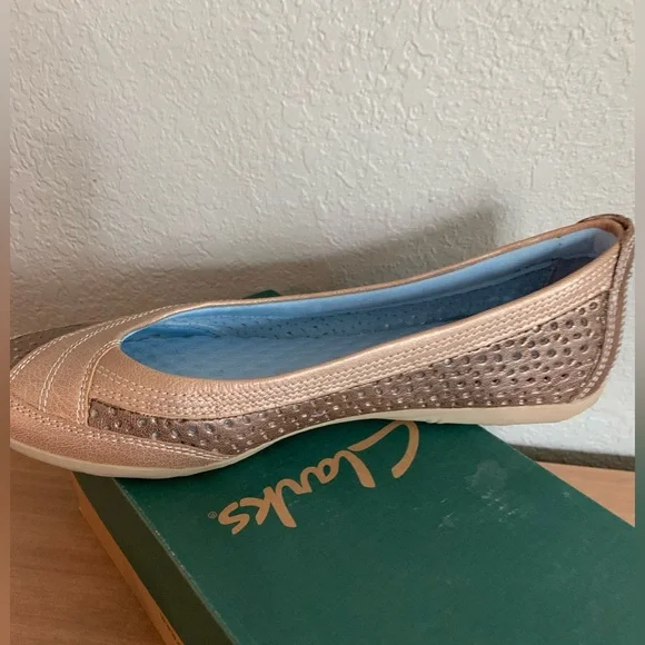 Clarks Women's Tan and Brown Flats Orbit Flight size 9.5 - Picture 7 of 9